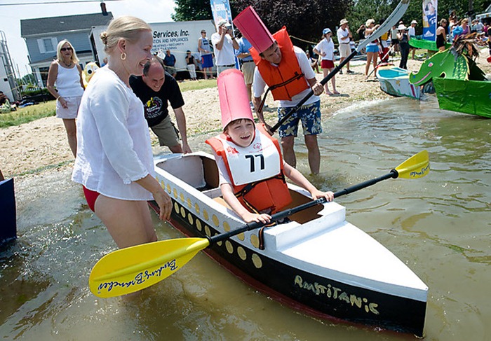 Oxford Cardboard Boat Race 2010 Amusing Planet